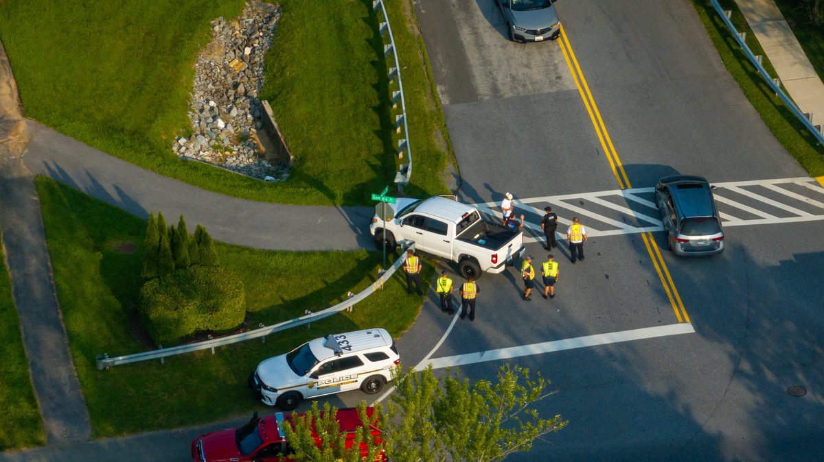 MyDronePro's tweet photo. Brookeville, MD - Aerial of the scene of a reported crash in the area of Georgia Ave / Owens Rd. @mcfrsPIO @HHFireProds @ArmisteadIsaac @mcfrs #mcfrs @MoCoFireWire @Lawzfirephotos @command11b @MCFRSNews @DavidPazos15 @mcpnews #mcpd https://t.co/8CClprZFqI
