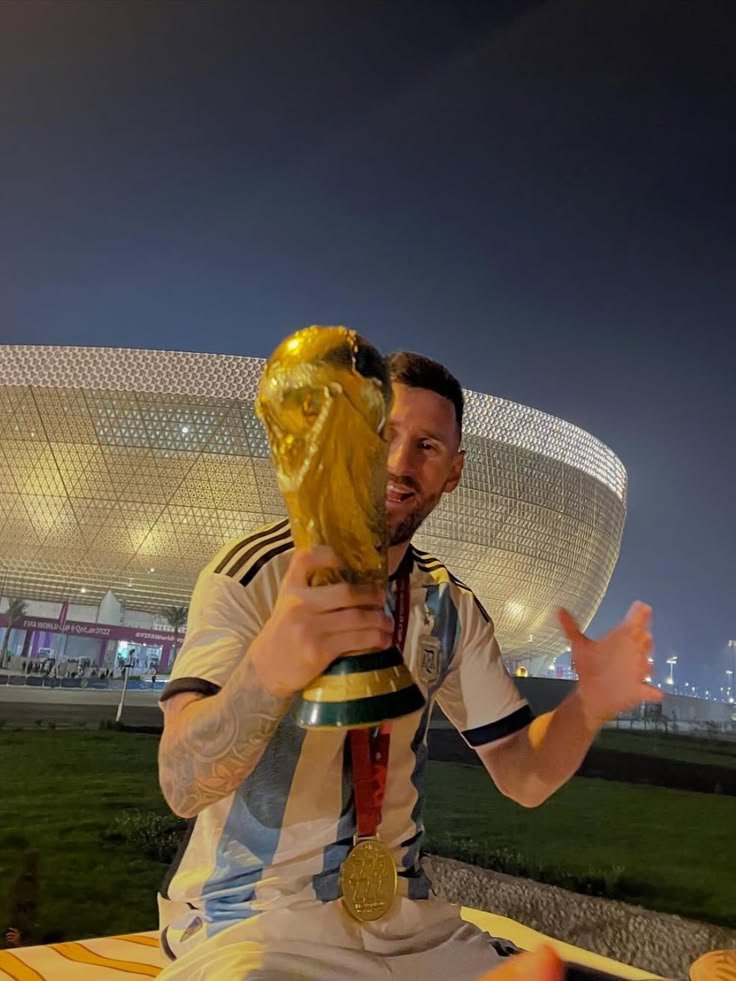 ddedormida's tweet photo. a cristiano le duele porque jamás va a ser ÉL y tener esto en su historia https://t.co/EddVcjX9GR