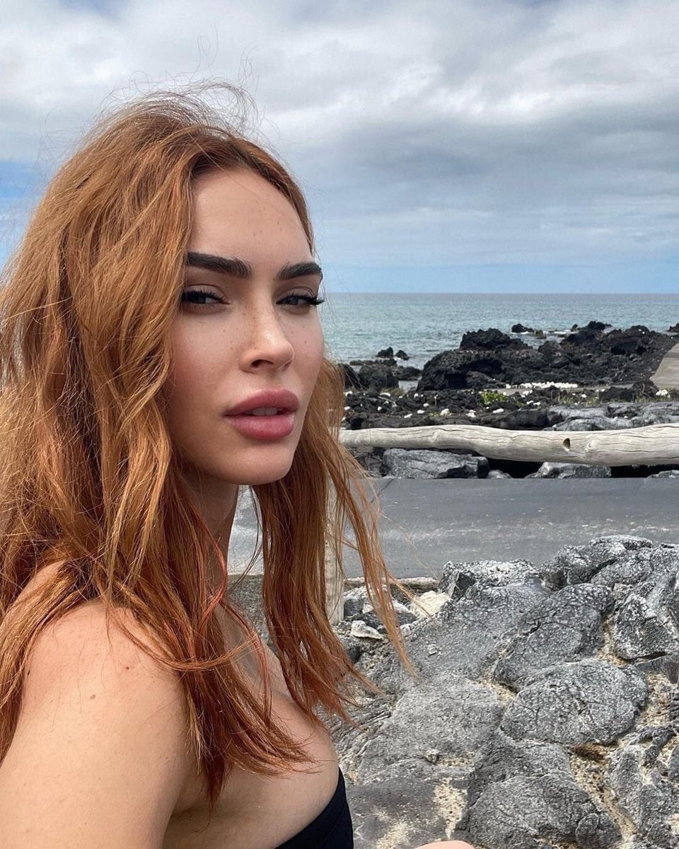Emaans1s's tweet photo. Megan Fox just broke the internet https://t.co/iZ8rfREpQe