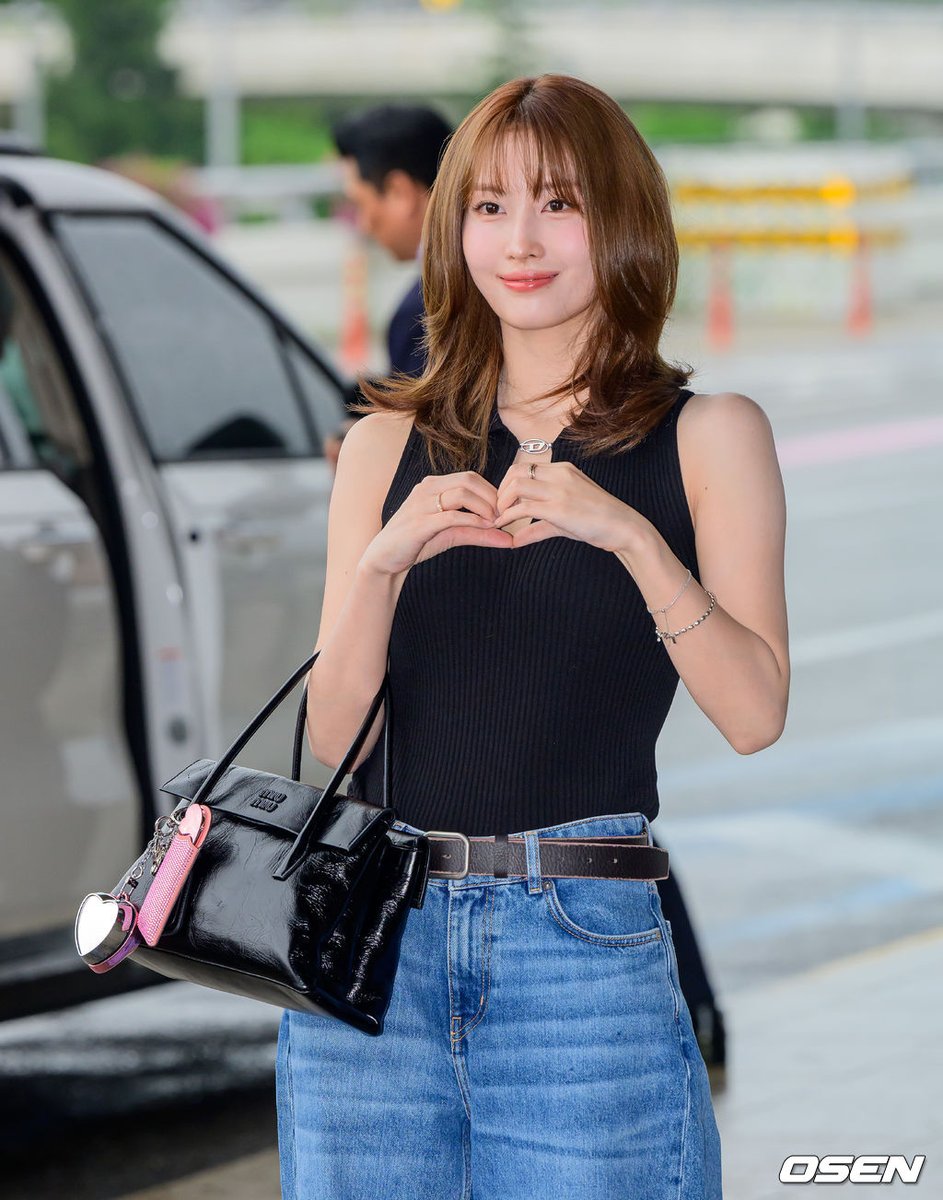 godmitzu's tweet photo. MISAMO look gorgeous heading to Japan today. https://t.co/dmS4LLrOHw