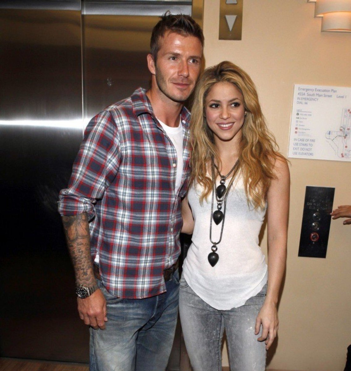 _Licantropa's tweet photo. Shakira y David Beckham.
2009 / 2026 https://t.co/hVOjIVDM4i