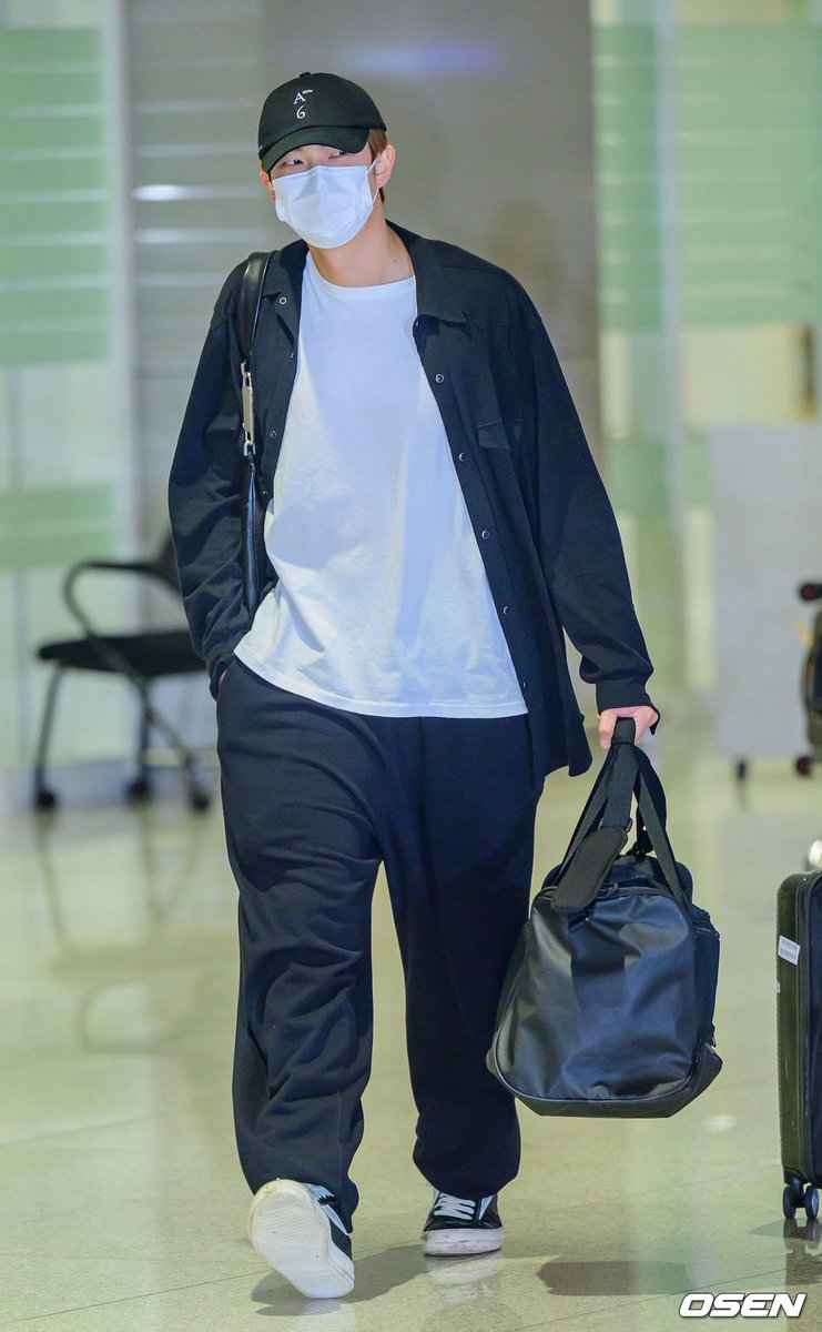 KNJsSource's tweet photo. 260721 #RM arriving in South Korea via Incheon International Airport. https://t.co/2V1sIqalOS