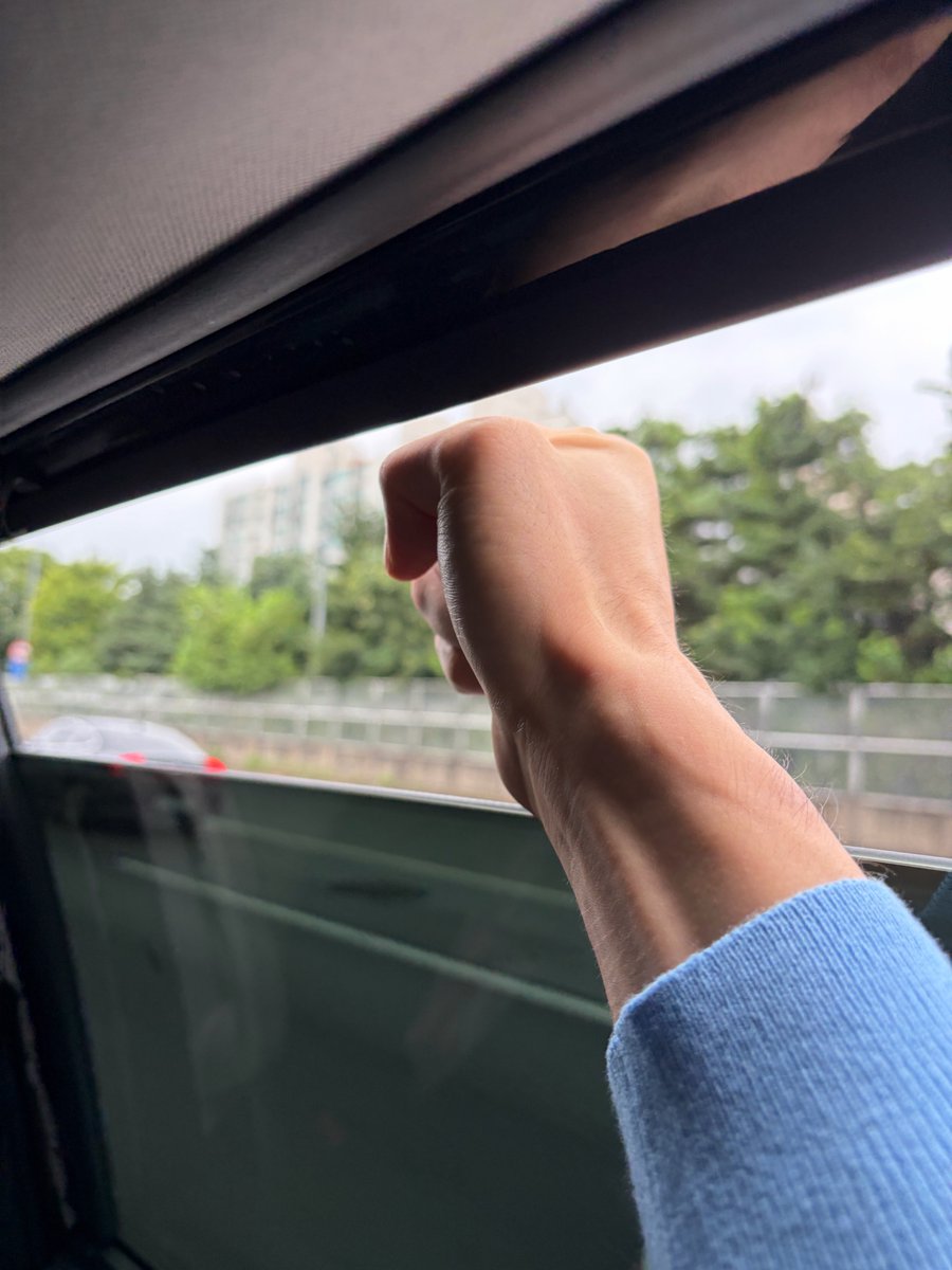 charmingmild's tweet photo. 오늘 세상이 우리에게 뭘 던져도 이겨내자 ✊💚 https://t.co/6Kmb5HhrD9