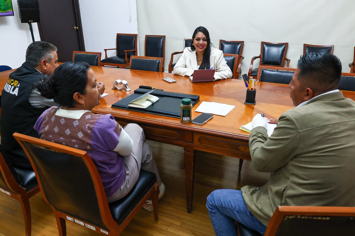 TonantzinFdz's tweet photo. El trabajo coordinado 🫱🏻‍🫲🏼 es la clave para transformar el bienestar de nuestras familias.

Sostuve un encuentro de trabajo con @analau_al, titular de la Secretaría de 🌾Agricultura y Desarrollo Rural, dando continuidad a las acciones conjuntas con el Gobierno del Estado destinadas a reactivar e impulsar la producción agrícola en San Pedro Cholula.

Seguiremos uniendo  esfuerzos para asegurar más ✅ garantías, apoyos y certezas para nuestras y nuestros trabajadores del campo.