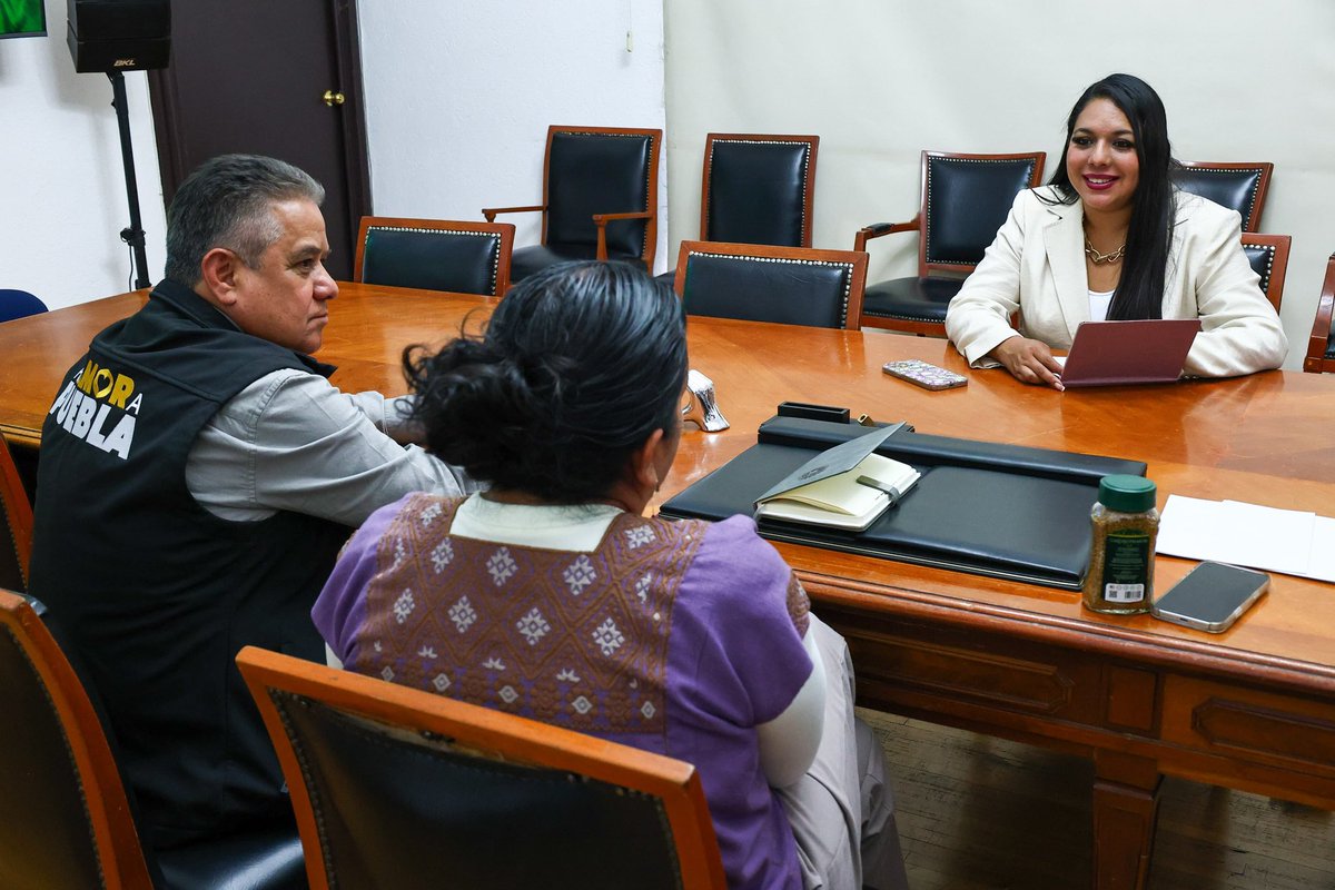 TonantzinFdz's tweet photo. El trabajo coordinado 🫱🏻‍🫲🏼 es la clave para transformar el bienestar de nuestras familias.

Sostuve un encuentro de trabajo con @analau_al, titular de la Secretaría de 🌾Agricultura y Desarrollo Rural, dando continuidad a las acciones conjuntas con el Gobierno del Estado destinadas a reactivar e impulsar la producción agrícola en San Pedro Cholula.

Seguiremos uniendo  esfuerzos para asegurar más ✅ garantías, apoyos y certezas para nuestras y nuestros trabajadores del campo.