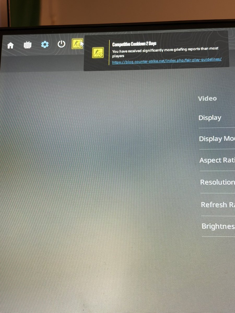 clainker's tweet photo. Ain’t no way they extended it to 2 days lmao time to sell all my skins and go to valorant ass game fr @CounterStrike https://t.co/xee9UcypnL