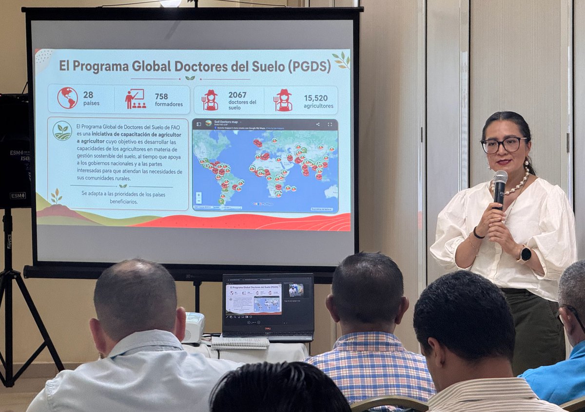 FAOHonduras's tweet photo. 🇭🇳Hoy @FAOHonduras, junto a #SAG_DICTA y @CatholicRelief, iniciamos en Comayagua el taller de arranque del Programa Global #DoctoresDeLosSuelos del proyecto #SoilFER.
Juntos impulsamos la extensión agrícola con ciencia y manejo sostenible para nuestros productores. 🌾👇1/2 https://t.co/xB0SYtaZ8T