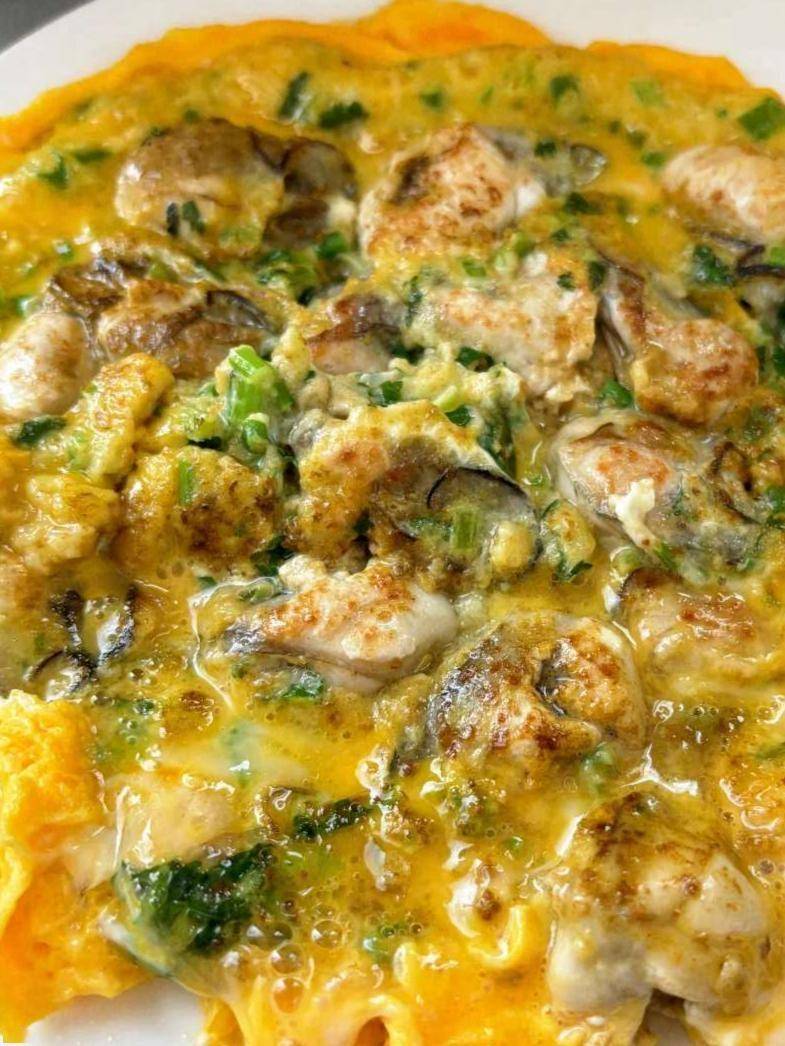 v_bertuzzi's tweet photo. Craving a warm crispy Taiwanese oyster omelet from the night market The fluffy egg with plump oysters, drizzled with tangy chili sauce, hits different on a cool evening! https://t.co/6NIbEpGPtW