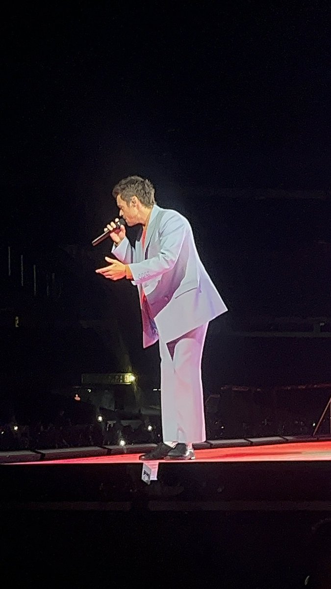 bealrightys's tweet photo. @cacolise Eu fui no show do Harry sábado e na metade do show lembrei que não configurei ela, as fotos não ficaram ruins mas achei tão ble https://t.co/kMjpy0dLMl
