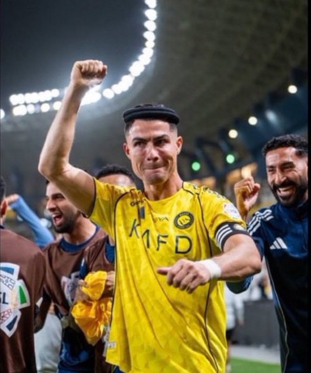 AlhazzaMutab's tweet photo. شكراً لك على كل ماتفعله من اجل ناديك #النصر
 لو مهما حدث  يكفي اهتمامك وتواصلك المستمر مع فريق عملك من اجل ناديك 🙏🏻 https://t.co/HIbq8wcg4m
