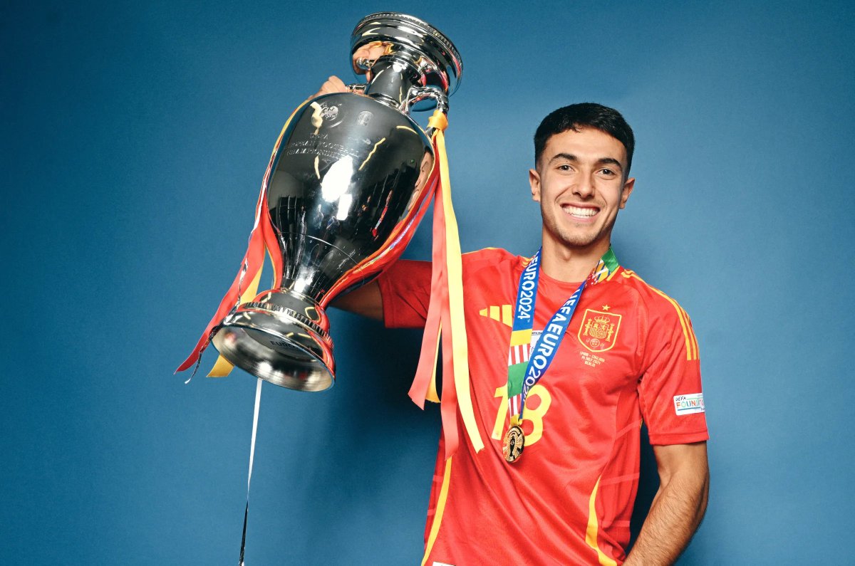 AlexandraJonson's tweet photo. Martín Zubimendi knows how to debut:

2019/20 - 1st team debut season with Real Sociedad. La Real’s 1st title in 34 years

2024 - Euros debut and European Champion

2025/26 - debut PL season. Arsenal’s 1st PL title in 22 years

2026 - World Cup debut and World Champion https://t.co/ju3jAUO1w6