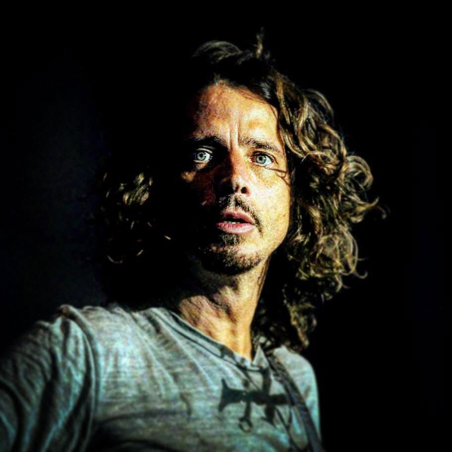 enterteinmentsg's tweet photo. #HOY el mundo de la 🎶 #música 🥳 celebra a 🇺🇸 Chris Cornell, 🎤 cantante y multiinstrumentista, famoso por ser líder de las bandas @soundgarden y @templeofthedog, además de 🎤 vocalista de @Audioslave, quien cumpliría #62Años… 🎂 👉 https://t.co/yC3HZxWKPG
Falleció hace #9años https://t.co/G4GZrO8GxS