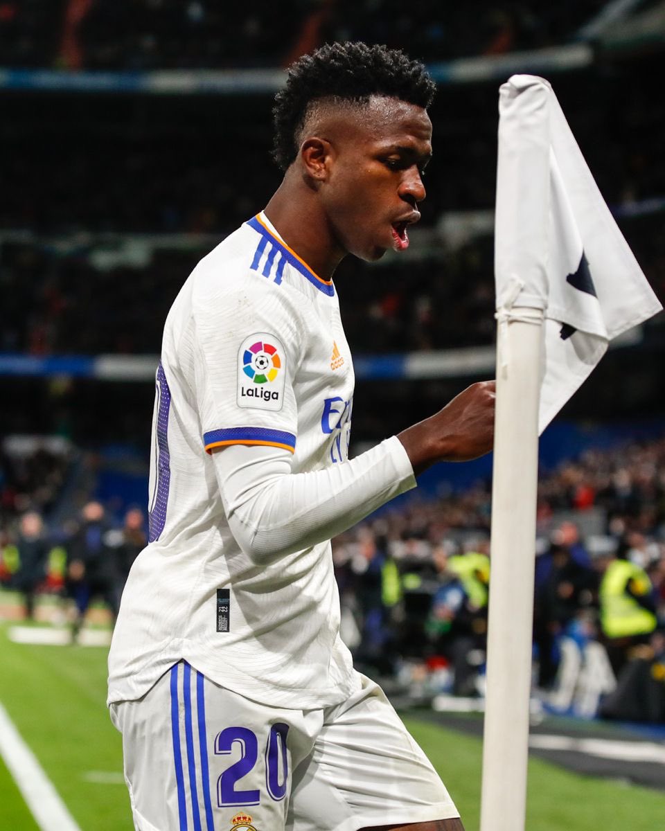 xyezerr's tweet photo. Nothing left anymore from the Player I once fell in Love with, not even his Natural face.

It's genuinely the saddest downfall in Football.. https://t.co/N3ffalYX09