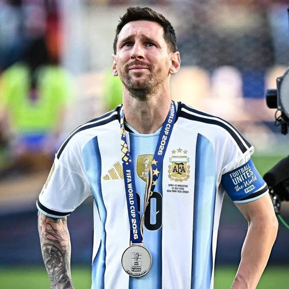 1SMi_'s tweet photo. 🚨🚨🚨 عااااااااااااااااااااااااااااااااااااااااااااااااااااجل!!!

ليو ميسي أخبر زملاءه في منتخب الأرجنتين أن نهائي كأس العالم ضد إسبانيا كان آخر مباراة له على الإطلاق مع الأرجنتين 😣

ألقى خطابًا عاطفيًا لزملائه في غرفة الملابس بعد المباراة.

— @HernanSCastillo https://t.co/lP3jRlQ5md