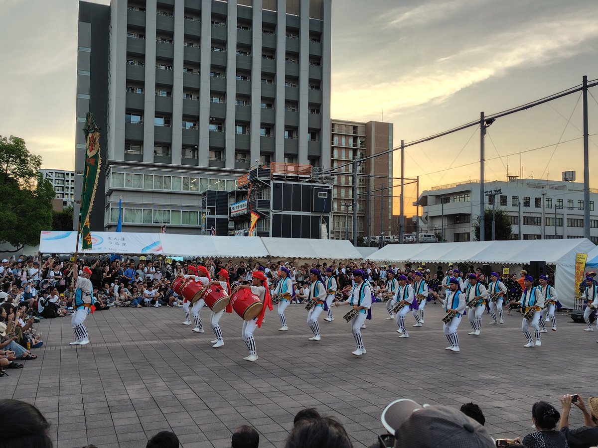 thundergotthard's tweet photo. 中野で開催された、関東沖縄エイサー祭りに行ってきました🎵。どのチームも力強い演舞で見応え満点でした。中でもやはり、園田青年会と屋慶名青年会は物凄い圧を感じました❗。演者の方々、暑い中お疲れ様でした。#エイサー　#中野　#園田青年会　#屋慶名青年会 https://t.co/4xfT1jKlDI