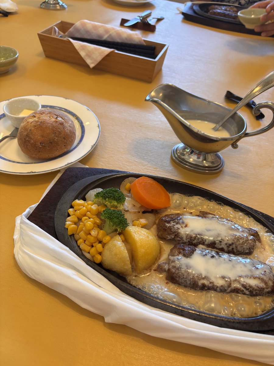 teadokudami's tweet photo. まだ行ってないけどお仕事疲れちゃったななので昨日食べた美味しいものを見て元気出す https://t.co/df8YiZGDD3