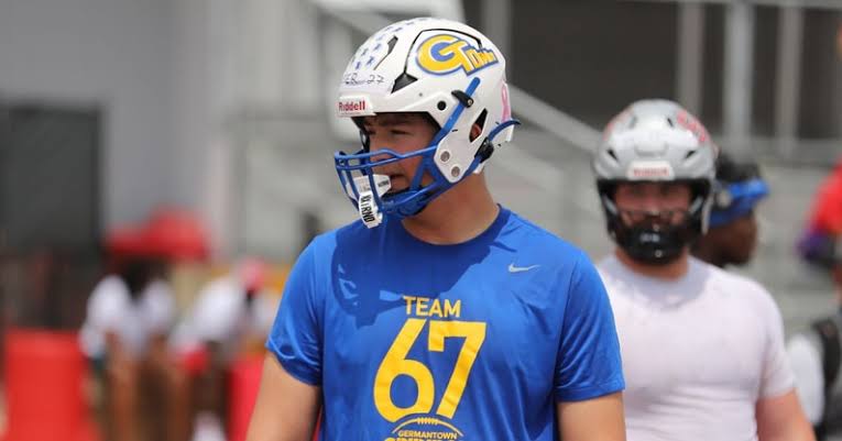 AllenTrieu's tweet photo. The state of Wisconsin has 20+ senior offensive linemen committed to schools.

Several future Badgers, also commits for Notre Dame, Minnesota, Northwestern, Wake Forest, Western Michigan, Northern Illinois and more.

The rundown: https://t.co/TuD513N1E6 https://t.co/7p8MyNVXZx