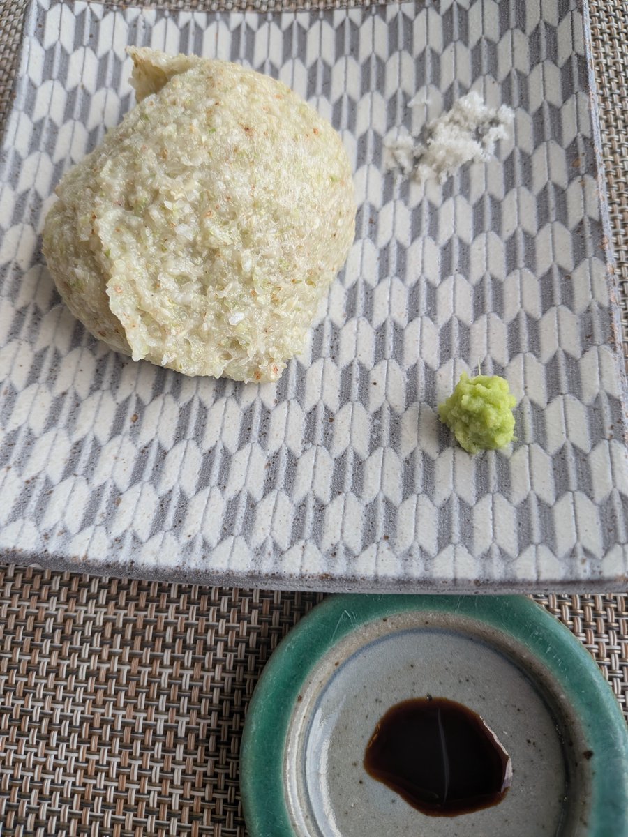 chatanavi's tweet photo. 高山村「文の蔵」の黒いそば
と
山ノ内町 竜王「山の実」の淡緑のそば。

山の実は秋にまた行こう。

＃信州そば https://t.co/kOnnjIuG9C