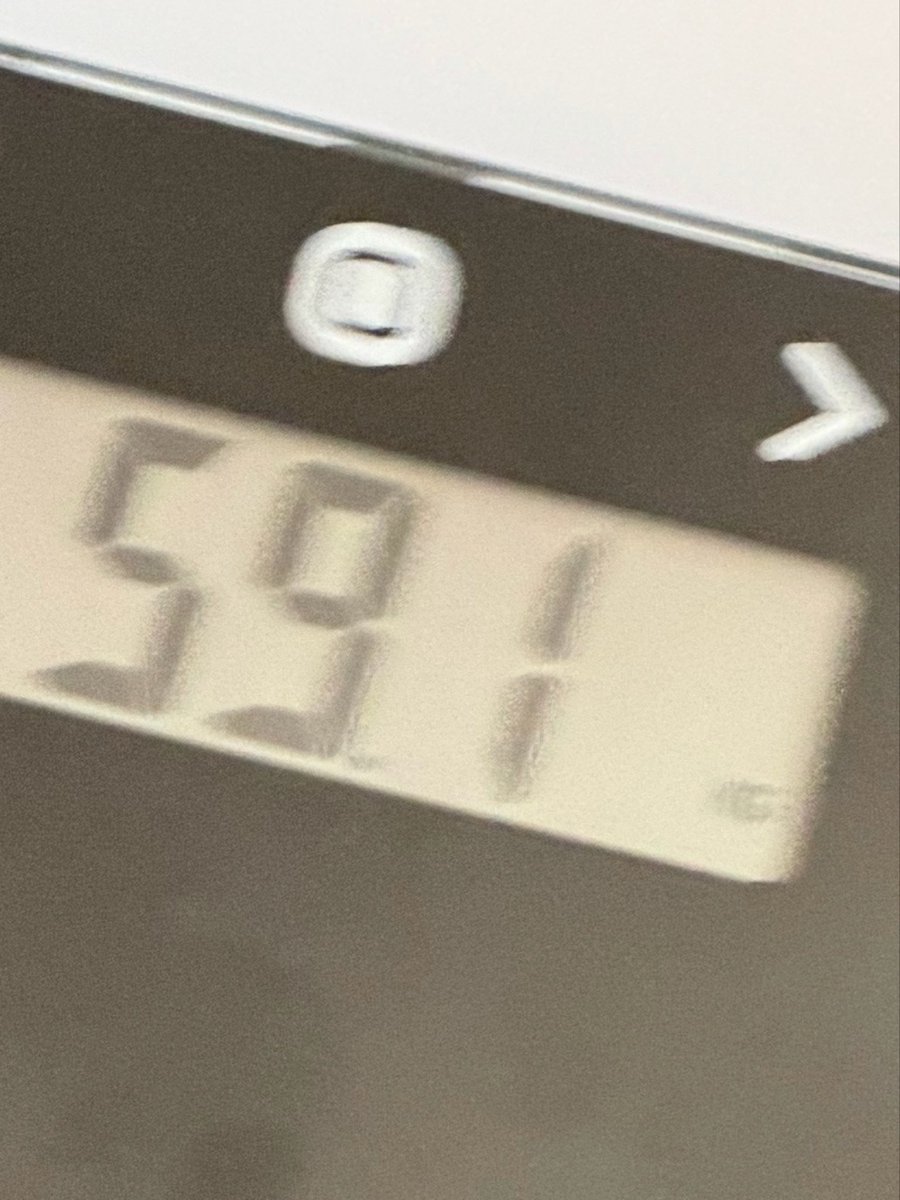 winterkogane's tweet photo. 20 th July ::

intake of 3250 estimated calories . 😭😭

only 10 , 700 steps today .

I’m so upset , stuff happened today :(( so today ended up bad . I’m scared to weigh myself tomorrow . I was 58.8 kg yesterday . 

I started fasting again . 🤔🫩 https://t.co/4pjlCyYD2B