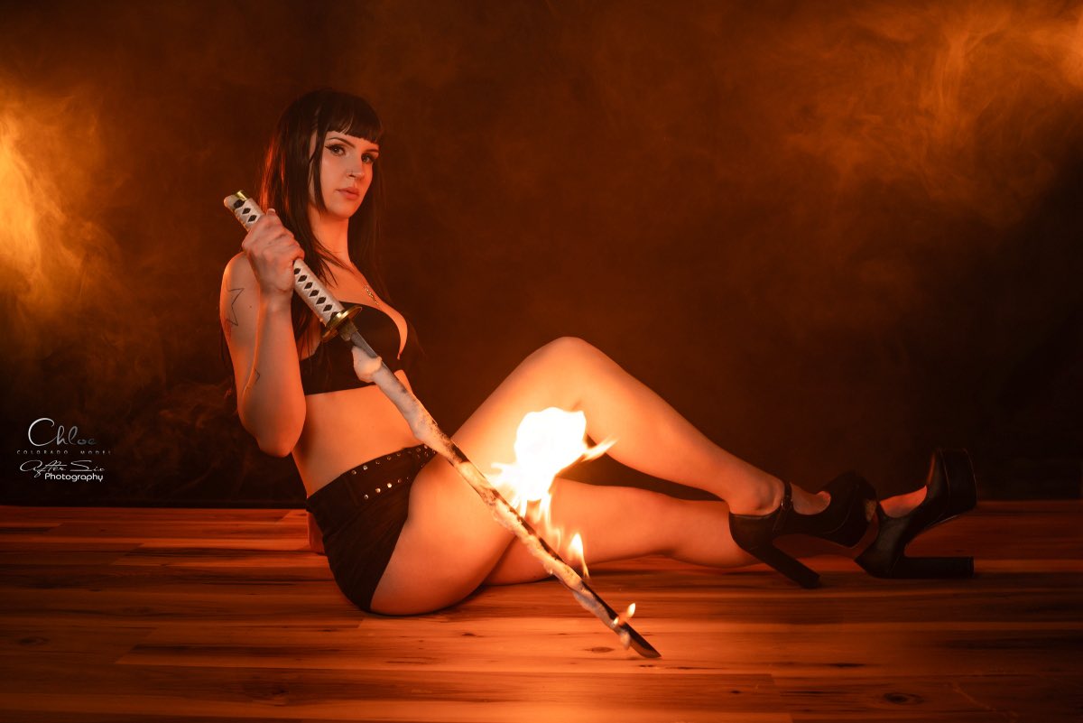 aftersixphoto's tweet photo. Fire shoot shoot with model: @chlomethaz1ne  Mixed-Media Image #aftersixphotography #aftersix #coloradomodel  #❤️❤️❤️ #studıoshoot https://t.co/R0vCWI4WI9