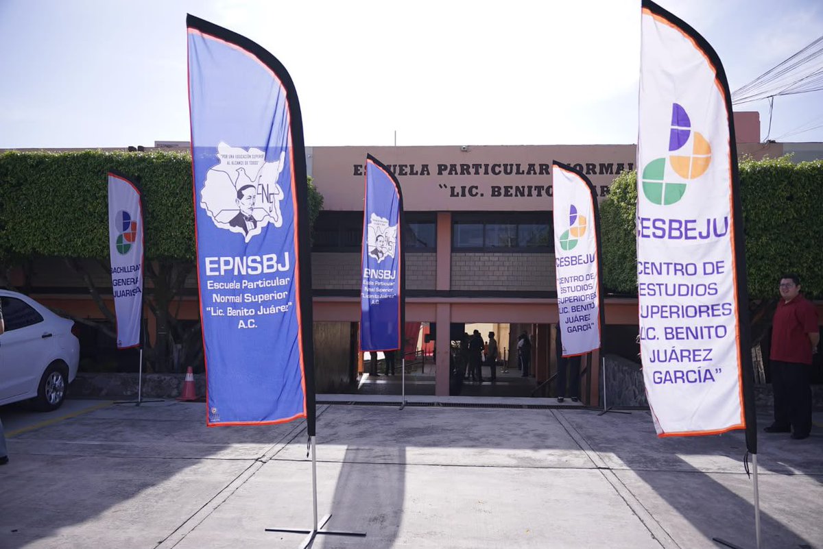 IEBEM_'s tweet photo. En esta emotiva ceremonia, más de 90 egresadas y egresados de distintos programas de estudio culminaron su formación profesional, listos para contribuir con compromiso y vocación a la educación de #Morelos.

#LaTierraQueNosUne https://t.co/GVwzZkOUke