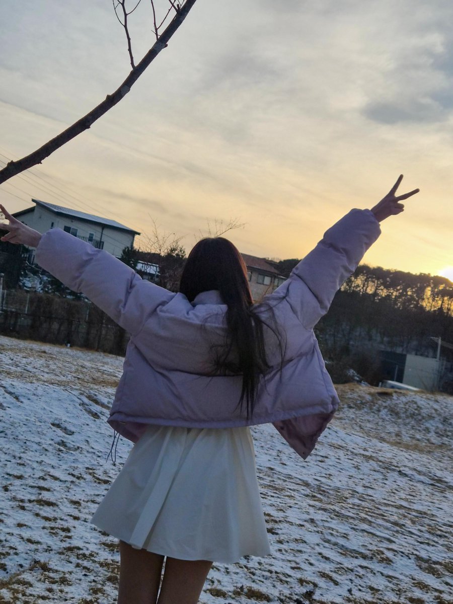 H2HCARMEN_INA's tweet photo. Kalau hidup adalah sebuah game, maka kamu adalah pemeran utama (MC) di dalam gamemu sendiri.

Tidak ada yang namanya kegagalan, yang ada hanya EXP (Experience Points) untuk naik level ke panggung yang lebih besar.

Tantangan hari ini? Cuma boss battle biasa. Selesaikan, ambil hadiahnya, lalu lanjut ke stage berikutnya.

​Gagal sekali? Itu bukan Game Over, tapi sinyal buat tekan tombol "Retry" dengan strategi yang lebih baik.

​Proses lambat? Tidak apa-apa. Bikin character developmentmu makin solid sebelum masuk ke babak utama.

Jangan biarkan karakter lain (NPC) menentukan bagaimana jalan ceritamu berakhir.

Mainkan alurnya, kuasai kontrolnya, dan cetak High Score terbaik versi dirimu.

Hidupku adalah game, bintang utamanya aku, penulis garis takdirnya Tuhan, dan kemenangan akhirnya adalah bonusnya.

Terus melangkah, kumpulkan achievement, dan nikmati setiap side questnya!

Hidup itu game yang sulit, tapi itulah alasan kenapa kemenangannya terasa sangat manis.