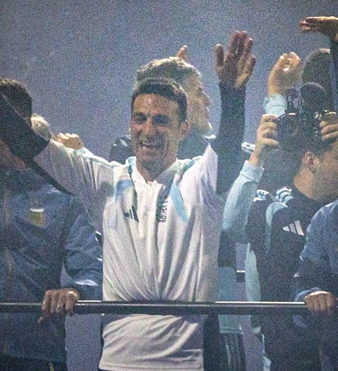 deportes24ar's tweet photo. 🇦🇷¿En serio te vas a ir, Lionel #Scaloni? https://t.co/dslElQmMjl