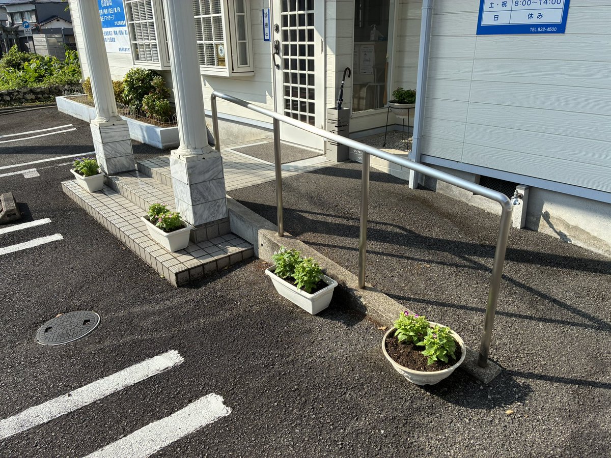 KAMOKOTSU's tweet photo. 暑い夏になりました。
少しでも涼しげになっていただけるように、花の植え替えと花壇を手入れしました。 https://t.co/CAE49FXzPr