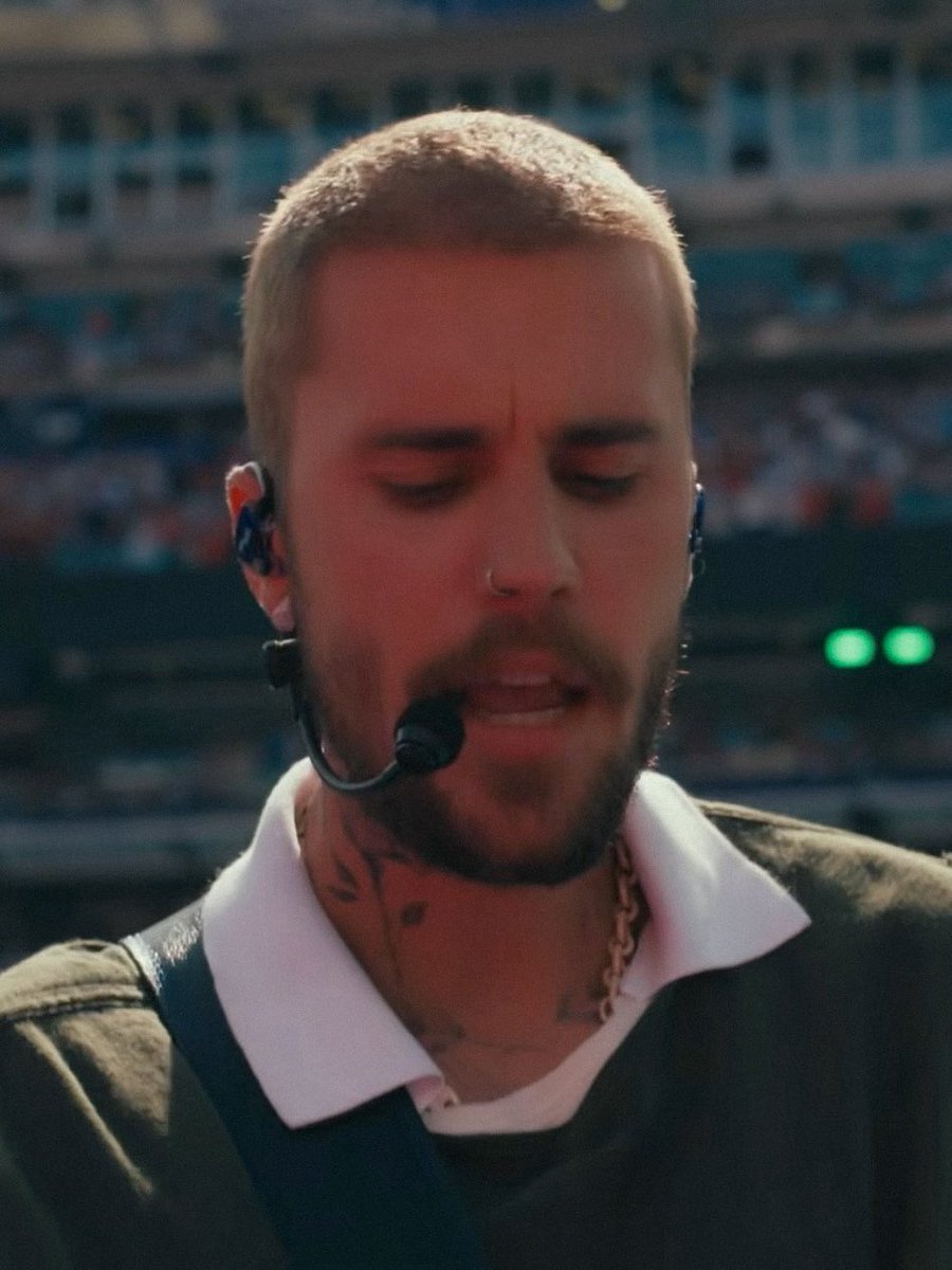 BieberData_'s tweet photo. ‘EVERYTHING HALLELUJAH’ has reached a new peak at #11 on Worldwide iTunes following Justin’s FIFA World cup performance https://t.co/KVYQE62Gzu