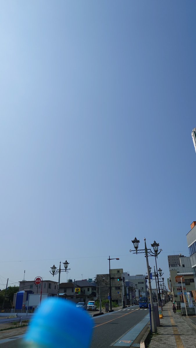 wara_onpu's tweet photo. レンタカーを返して歩いて現在徒歩で帰宅中なんだが・・・

暑くてヤバイくらい汗が止まらん。。。 https://t.co/P1jwgj4j04