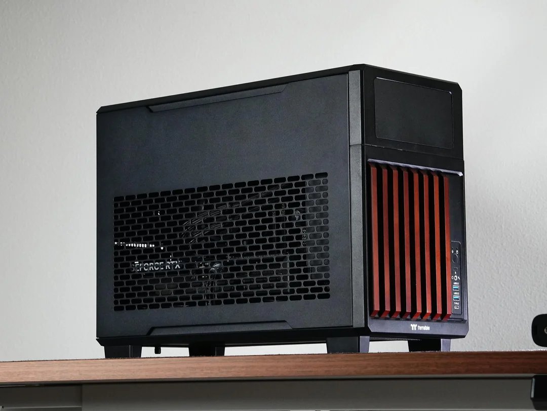 ThermaltakeInc's tweet photo. The TR200 WS blends a compact form factor with a distinctive wood grain front panel, bringing warmth and sophistication to any workspace.

📸 Still-Elk-73

#Thermaltake #TR200WS #WoodGrainDesign #WorkstationPC #PCBuild #ThermaltakeBuilds https://t.co/XG9W424Ruh