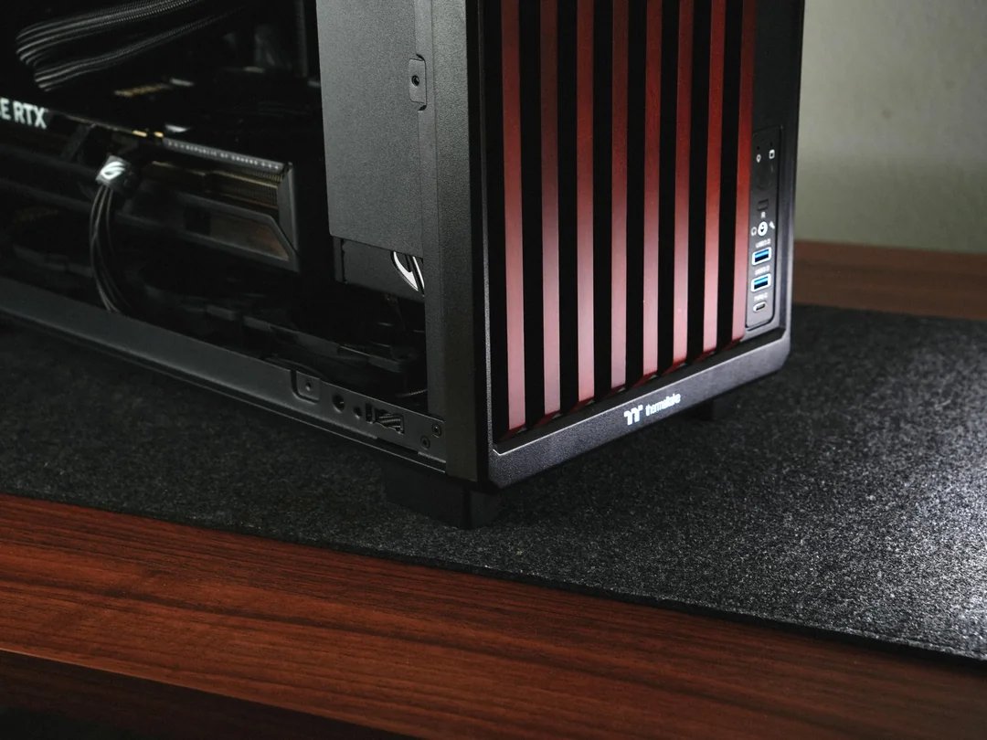 ThermaltakeInc's tweet photo. The TR200 WS blends a compact form factor with a distinctive wood grain front panel, bringing warmth and sophistication to any workspace.

📸 Still-Elk-73

#Thermaltake #TR200WS #WoodGrainDesign #WorkstationPC #PCBuild #ThermaltakeBuilds https://t.co/XG9W424Ruh