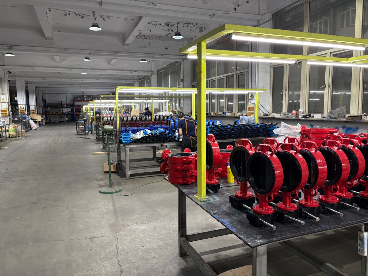 YifaMia's tweet photo. Processing for the wafer butterfly valve , customized red color with the lined rubber on disc . welcome check and visit us .
If you have any INQUIRY about the Butterfly valve,
Welcome to contact us:sale06@yifavalves.com,+86 198 3895 2358
#valve #valves #butterflyvalve #gatevalve https://t.co/hxxZx7u05Z
