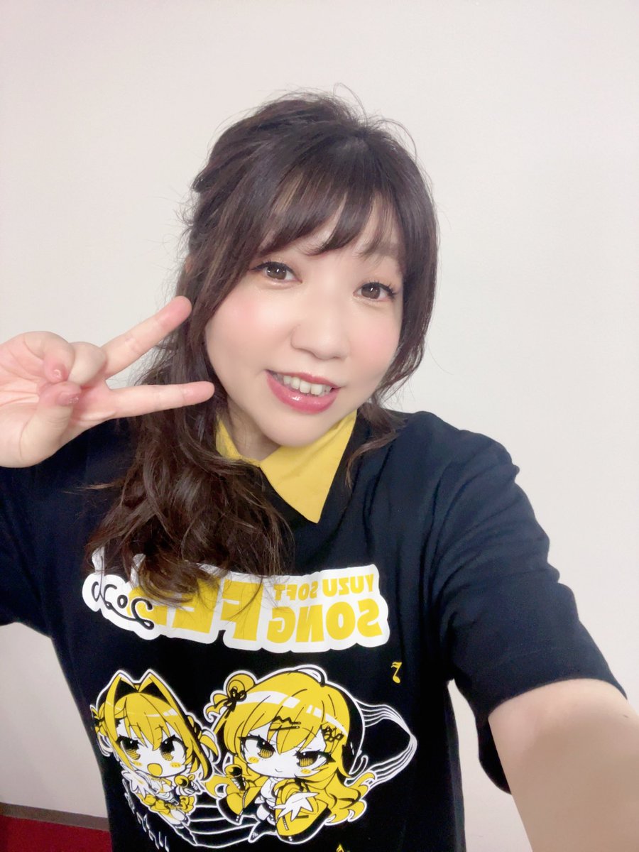 shimotsuki_h's tweet photo. おはしもーっす！🙌昨晩は打ち上げから帰ってしっかり寝落ちました😇
改めて #ゆずソフトSONGFES2026 関西公演ありがとうございました！何もかも規格外のすんごいフェスでしたね！皆様お疲れ様でした！神戸国際会館、素敵なホールだったなぁ💕
 
週末は関東立川2days！楽しみ！

集合写真宝物だ〜✨ https://t.co/pYmuDk9v1y