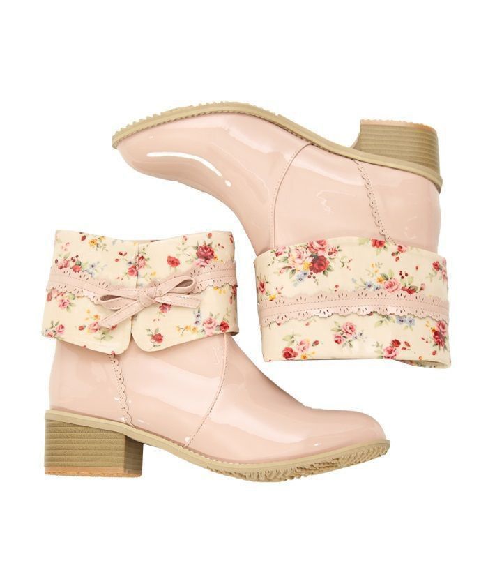 webpm4fia's tweet photo. letting pinterest pick my outfit 
- top
- bottom 
- shoes
- accessories 
wouldn't wear this myself but it's a cute fit https://t.co/ENIMdOcIP1
