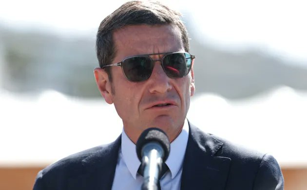 grm_off's tweet photo. J’ai beaucoup critiqué David Lisnard. Son parcours au RPR depuis 1988, son manque de charisme, une confiance parfois insuffisante, sa difficulté à transformer une pensée libérale solide en dynamique politique nationale...

Je continuerai à le faire.

Car on apprend davantage d’une critique argumentée que d’une cour de soutiens distribuant des compliments. Quand on partage des idées, l’exigence devient une forme de loyauté. Elle oblige à progresser, à muscler son discours, à assumer davantage ses ruptures et à mieux incarner le combat que l’on prétend mener.

Il faut aussi savoir reconnaître une intention juste. Celle de David Lisnard l’est. Sa défense de la liberté, de la responsabilité, de la décentralisation et de la réduction du poids de l’État mérite d’être saluée dans un paysage politique saturé d’étatisme.

Je crois son échec présidentiel presque inévitable. Ses soutiens doivent s’y préparer lucidement. Cet échec pourrait pourtant devenir une étape utile, à condition de bâtir une force durable plutôt qu’une candidature personnelle.

Je le critique parce que ses idées méritent mieux.
Et je le salue parce qu’il continue à les porter.

De l'Audace !