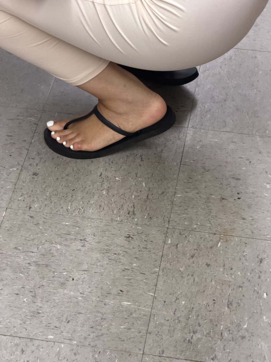 YoHiddenSecret's tweet photo. Saw this Beautiful milf in the store and asked her if she would be down to let me take pictures of her feet.. and she was! SHE WILL BE BACK! #feet #feetfetish #candidfeet #prettyfeet #rt #prettyfeetmatter #sexy #candid https://t.co/Zv2XBM0TWG