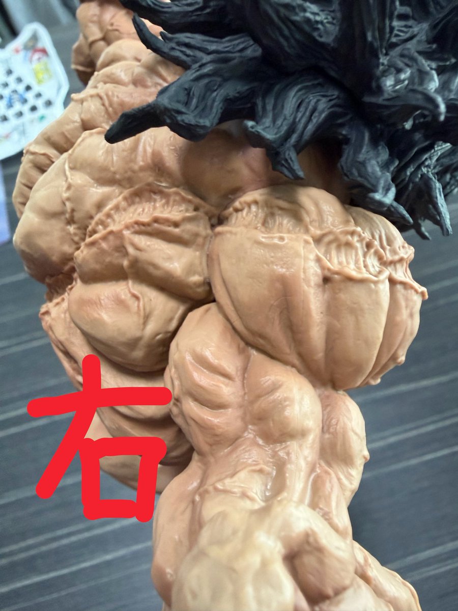 junji_sw's tweet photo. ピクル持ってる方！

左腕と背筋の間の隙間がすごく気になって、、、
みなさんのもこんなもんなんですかねー？？
お気に入りだけに気にしすぎてるだけ？？

良かったらみなさんの状態教えてほしいです！
拡散して頂けたら幸いです！

#一番くじ
#刃牙
#B賞ピクル https://t.co/LO0Y1BhLre