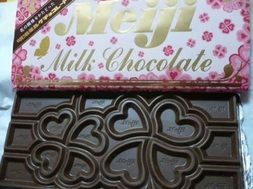 strawiberi's tweet photo. meiji milk chocolate https://t.co/ZKkpR1Fi03