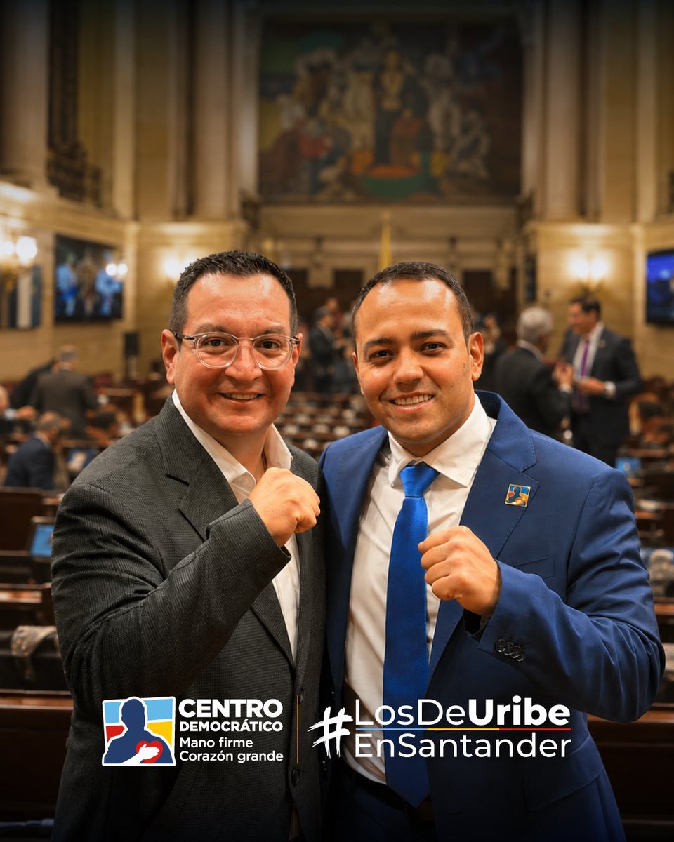 OscarVillamiz's tweet photo. Hoy inicia este camino en el Senado de la República.

Gracias a todos los uribistas que nos acompañaron en este proyecto y a mi familia. Esta curul es de ustedes y para Ustedes.
Y al presidente @AlvaroUribeVel por su confianza. https://t.co/oq4hETioti