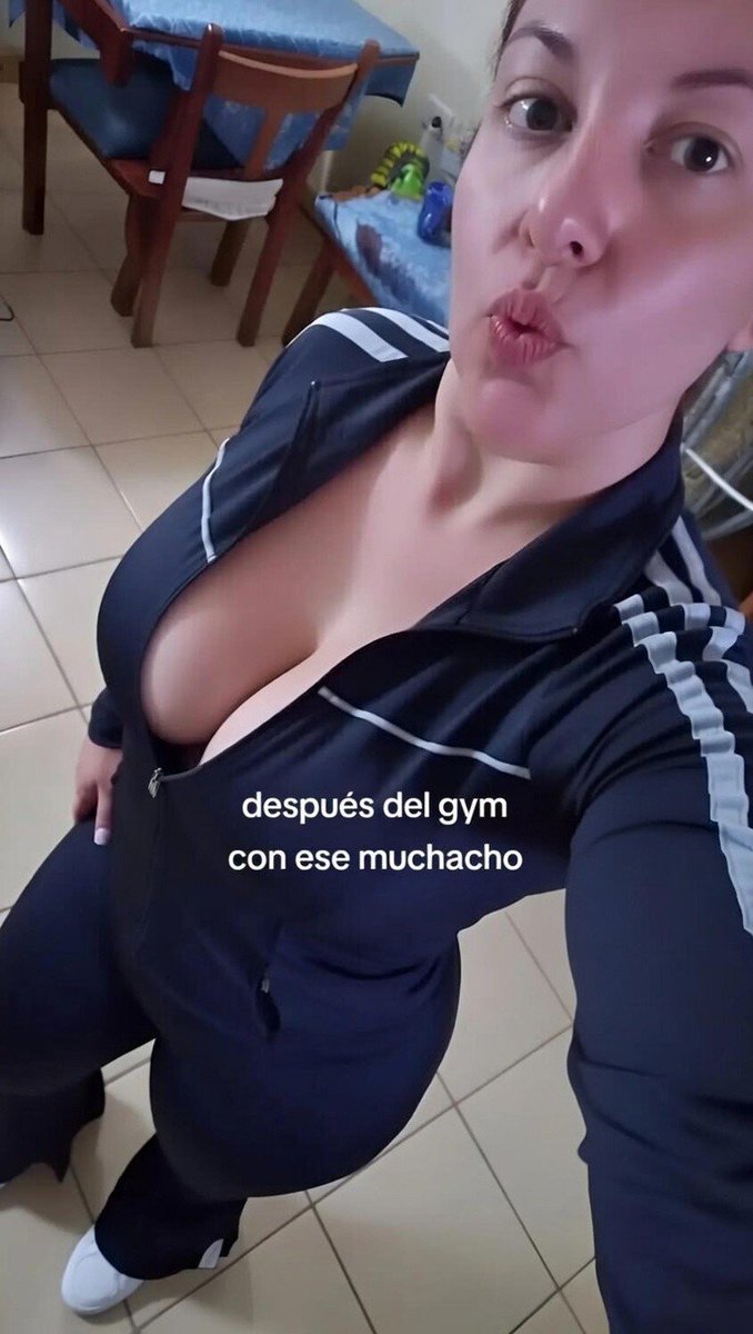 Garzia777's tweet photo. Lo que viven muchos hijos cuckson cuando tienen una mami milf 🍆💦
cuántos quieren vivir algo igual?🔥
Se aceptan aportes por priv 👀📩
#cuckson #milfmom #cuckson #mamamilf #madura #ntrmom https://t.co/F3OpZqoHTm