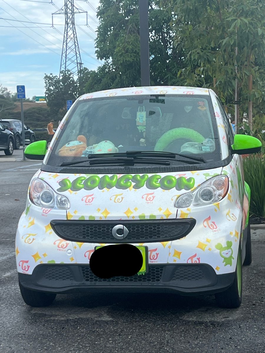 RuHamsDollRace's tweet photo. who out here driving the Jeongyeon from Twice smart car https://t.co/cSZpsAPqYF
