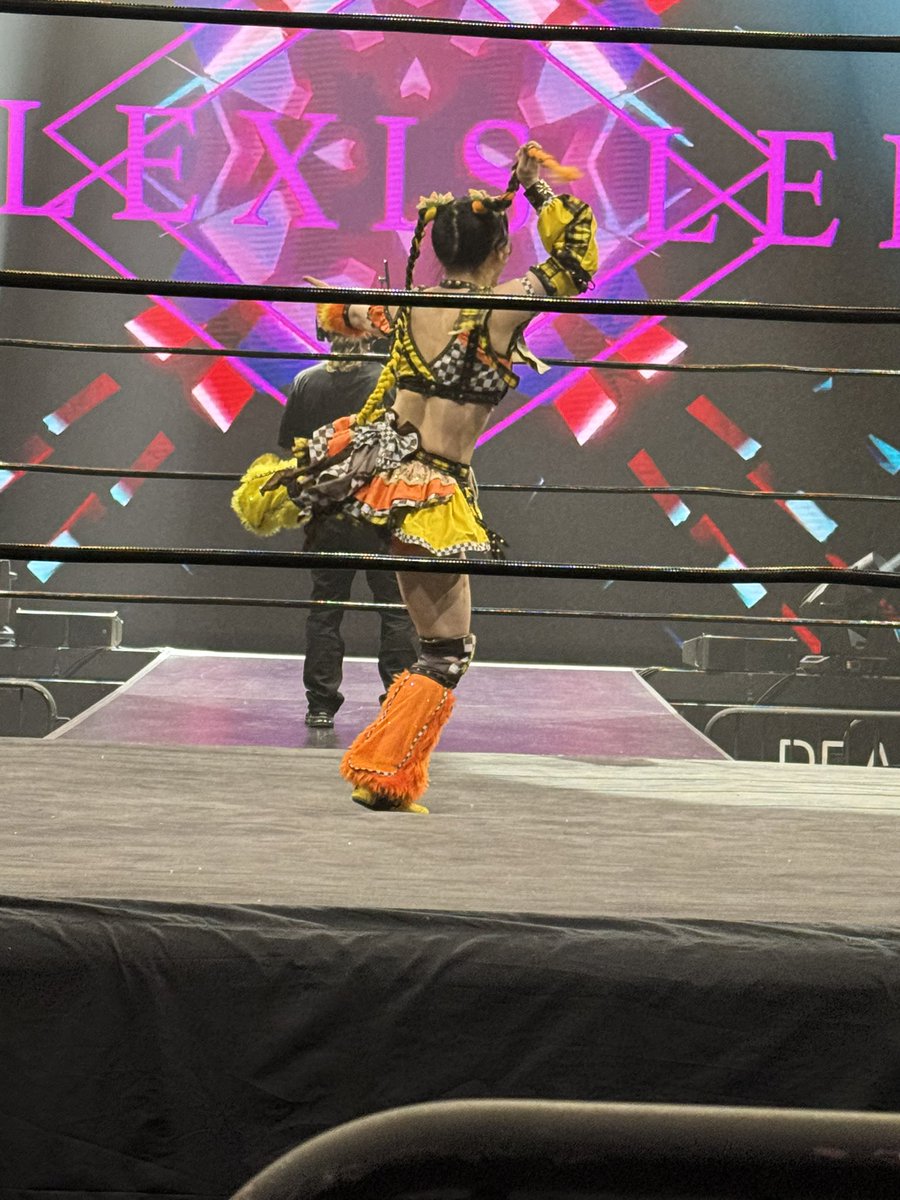 Himawari always brings the energy and positivity to the show