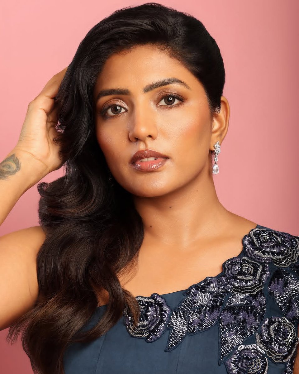 KollywoodCinima's tweet photo. Eesha Rebba 💙✨ Grace, elegance, and effortless charm come together in every frame. 

#EeshaRebba @YoursEesha https://t.co/1dI1CeQ8rp