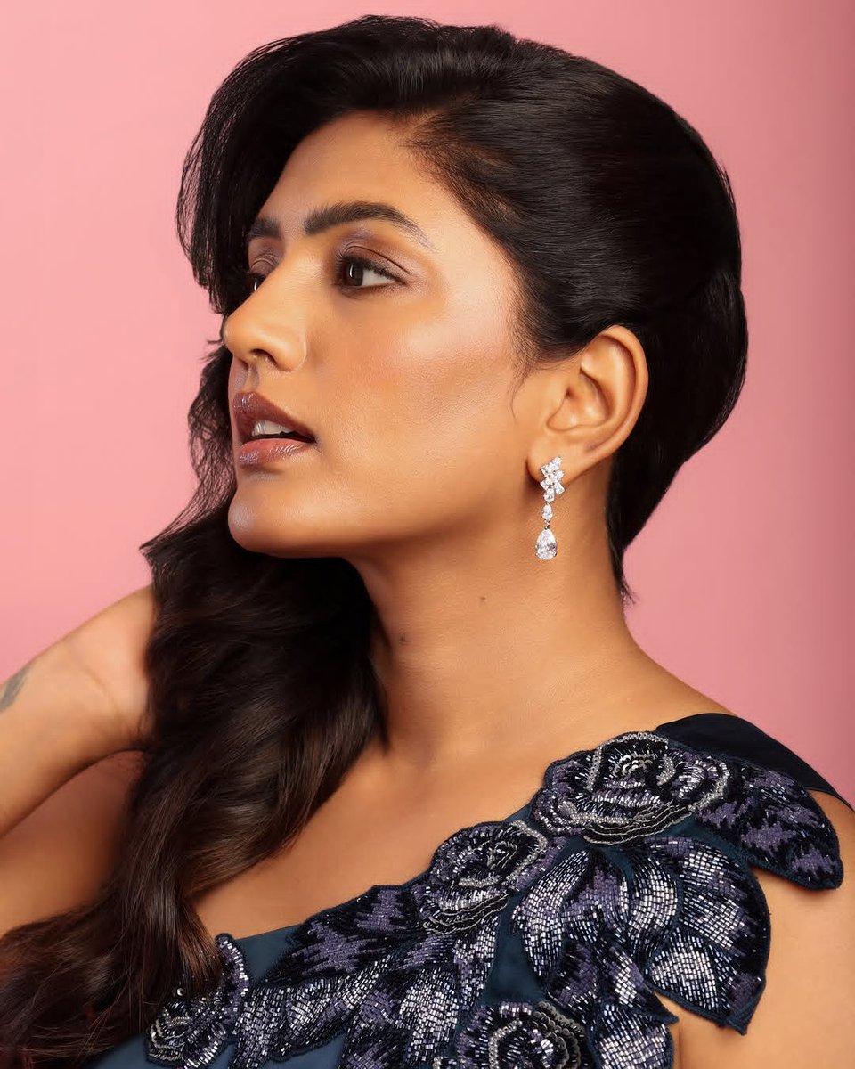 KollywoodCinima's tweet photo. Eesha Rebba 💙✨ Grace, elegance, and effortless charm come together in every frame. 

#EeshaRebba @YoursEesha https://t.co/1dI1CeQ8rp