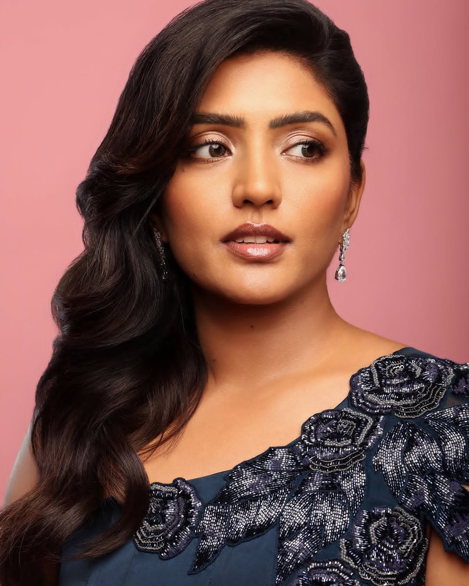KollywoodCinima's tweet photo. Eesha Rebba 💙✨ Grace, elegance, and effortless charm come together in every frame. 

#EeshaRebba @YoursEesha https://t.co/1dI1CeQ8rp