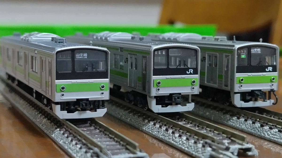 YuClock_JJ501's tweet photo. 南武支線のワ4編成がJR東日本最後の205系営業車になったと聞いて
幼少期に武蔵野線でうんざりするほど(失礼)見かけたこの形式も遂に終焉が近づいていますね…

ここでは東京総合車両センター研修車の元ヤテ1編成が最後の原型保存車ということで、我が家の3社製Nゲージを再掲しておきます。 https://t.co/dqvtPURDHY