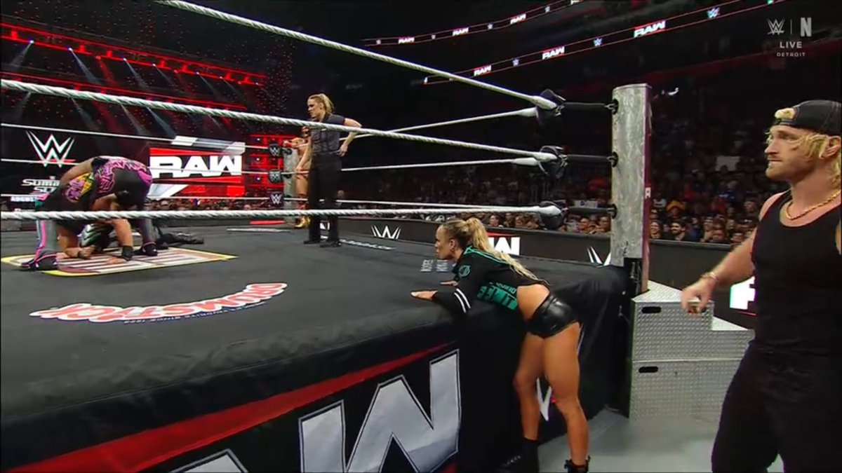 MaxxineDupriCom's tweet photo. #MaxxineDupri #TheVision #WWE #WWERAW

@maxxinedupri https://t.co/LKBKpNhPw9