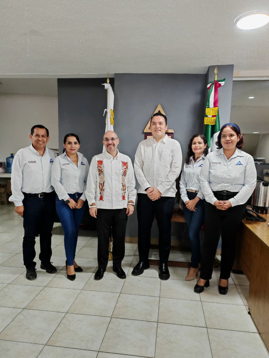 octaviodlatorre's tweet photo. Los grandes acuerdos nacen del diálogo y se fortalecen con acciones. 🤝🇲🇽

Hoy, en Ciudad Valles, firmamos el Pacto por la Prosperidad, la Justicia Económica y la Seguridad, acompañado por el Ing. Gerardo Charur Bendeck, presidente de CANACO SERVYTUR Huasteca Potosina; el Mtro. Luis Ángel Contreras Malibrán, en representación del alcalde; el Mtro. Mario García Valdez, en representación del Gobernador de San Luis Potosí; y la Lic. Yolanda Josefina Cepeda Echavarría, secretaria de Turismo del Estado.

Además, realizamos una visita a la Cámara de Comercio Huasteca Potosina, donde dialogamos sobre los retos y oportunidades para fortalecer el comercio, los servicios, el turismo y los negocios familiares de la región.

Cada encuentro reafirma mi convicción: cuando autoridades y empresarios trabajamos unidos, fortalecemos a los negocios familiares y construimos un México con mayor prosperidad, certeza y oportunidades para todos. 🇲🇽💙

#CONCANACOSERVYTUR #OctavioDeLaTorre #SanLuisPotosí