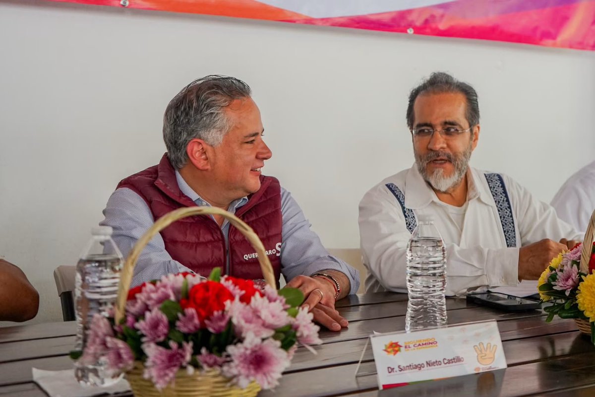 MLopezSanMartin's tweet photo. Santiago Nieto tiene nuevo padrino: “El señor de las ligas”, René Bejarano 

Participa en mítines adelantados de campaña 

Además, el PT lo nombró “coordinador” en Querétaro, adelantándose a Morena que todavía no hace ni la encuesta https://t.co/irMr31YsqH